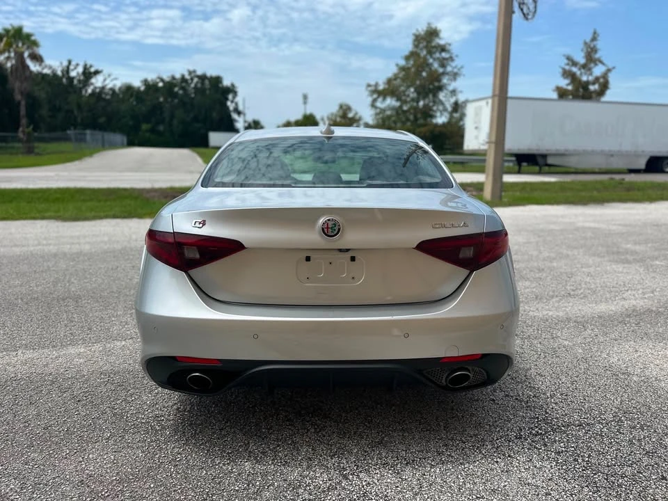 2017 Alfa Romeo Giulia - Image 16 of 17
