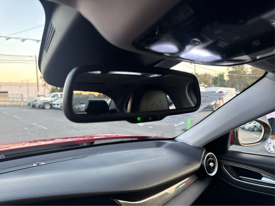 2017 Alfa Romeo Giulia - Image 18 of 20