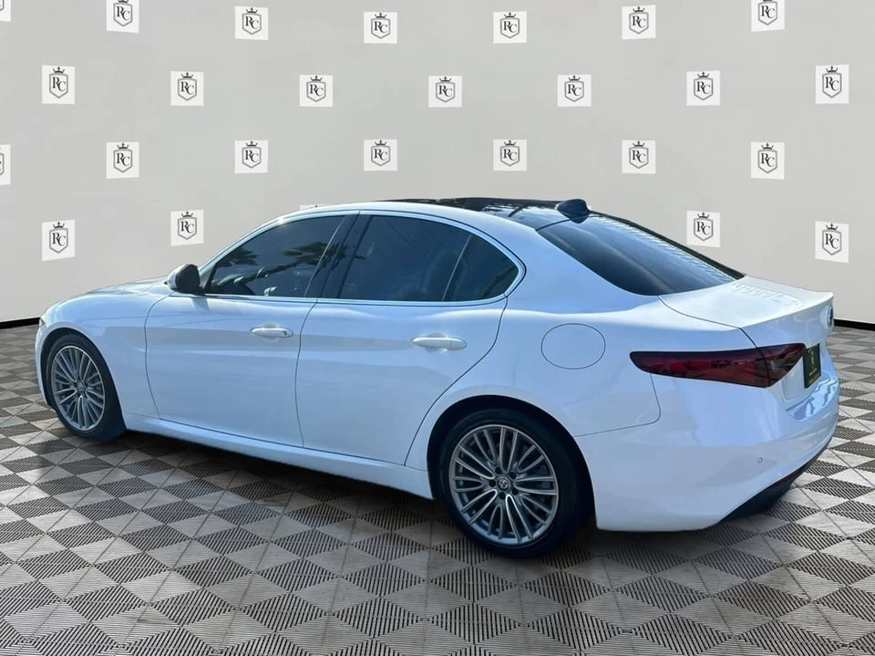2017 Alfa Romeo Giulia - Image 7 of 20