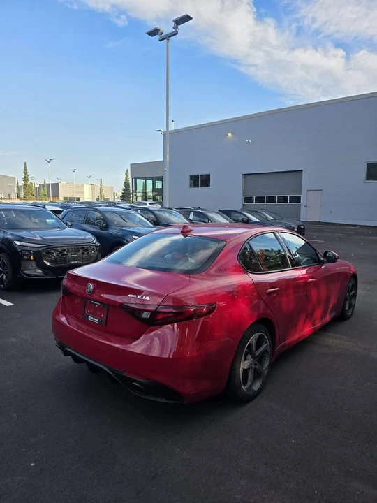 2017 Alfa Romeo Giulia - Image 5 of 11