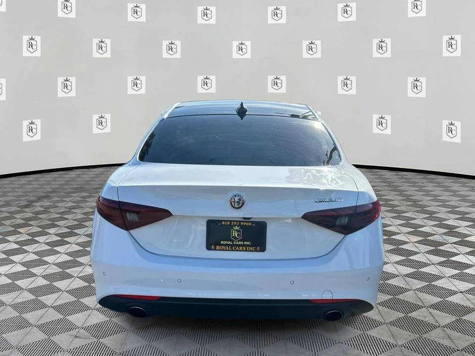 2017 Alfa Romeo Giulia - Image 6 of 20