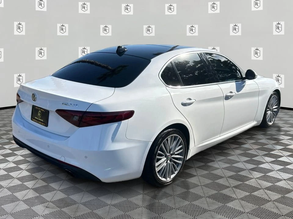 2017 Alfa Romeo Giulia - Image 5 of 20