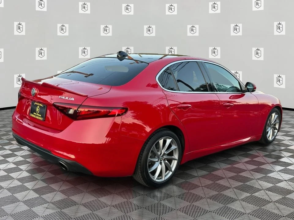 2017 Alfa Romeo Giulia - Image 5 of 20