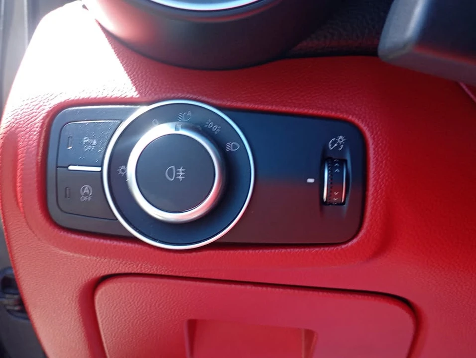 2017 Alfa Romeo Giulia - Image 18 of 20