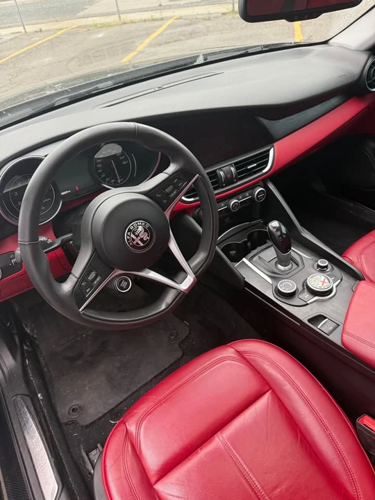 2017 Alfa Romeo Giulia - Image 6 of 8