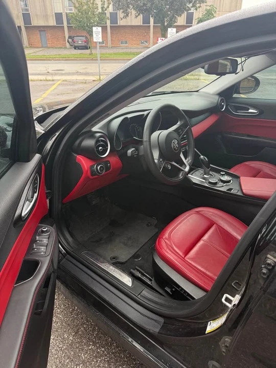 2017 Alfa Romeo Giulia - Image 5 of 8