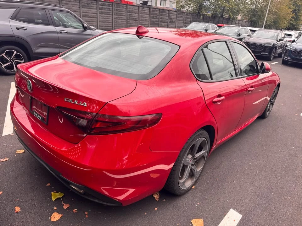 2017 Alfa Romeo Giulia - Image 5 of 7