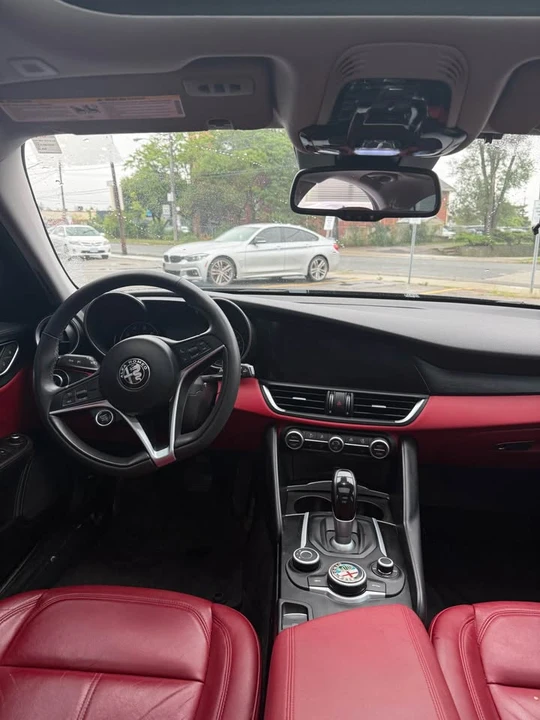 2017 Alfa Romeo Giulia - Image 7 of 8
