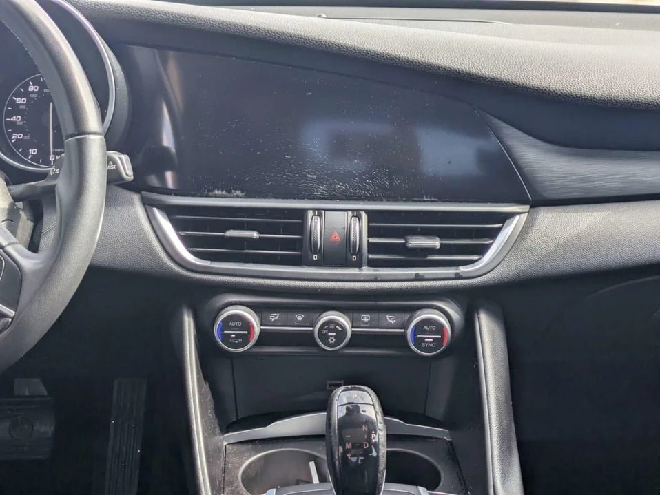 2017 Alfa Romeo Giulia - Image 16 of 20