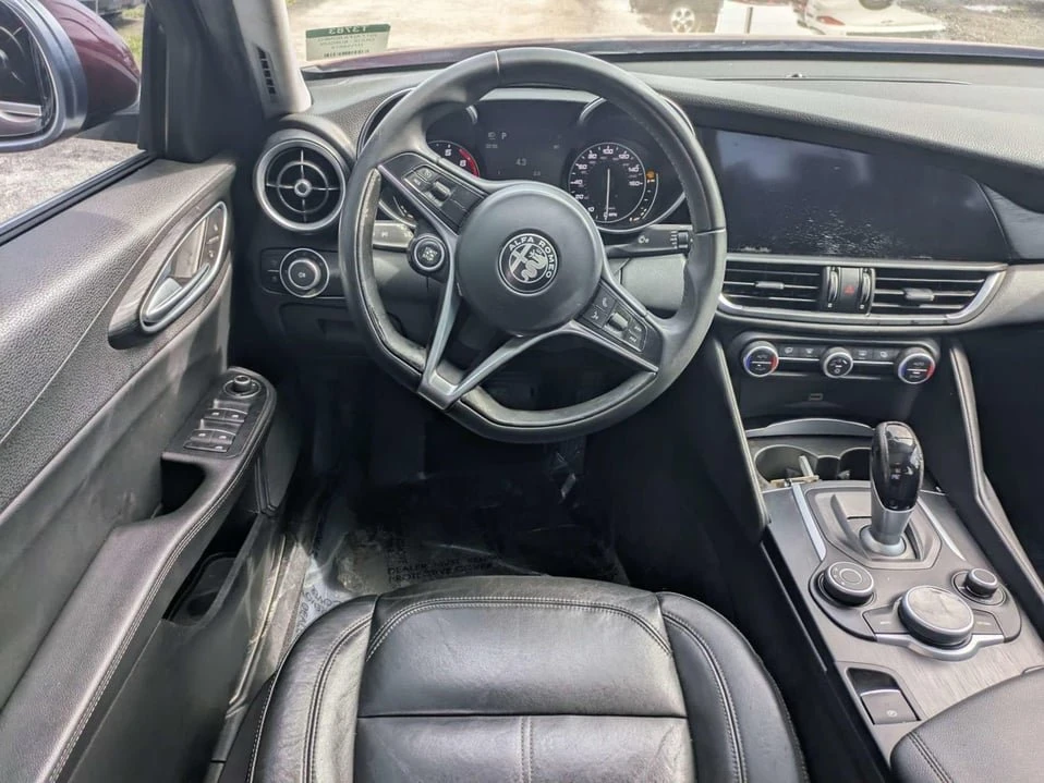 2017 Alfa Romeo Giulia - Image 14 of 20