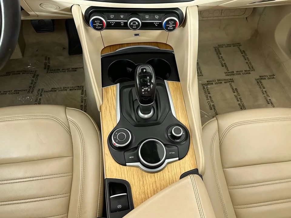 2017 Alfa Romeo Giulia - Image 13 of 15
