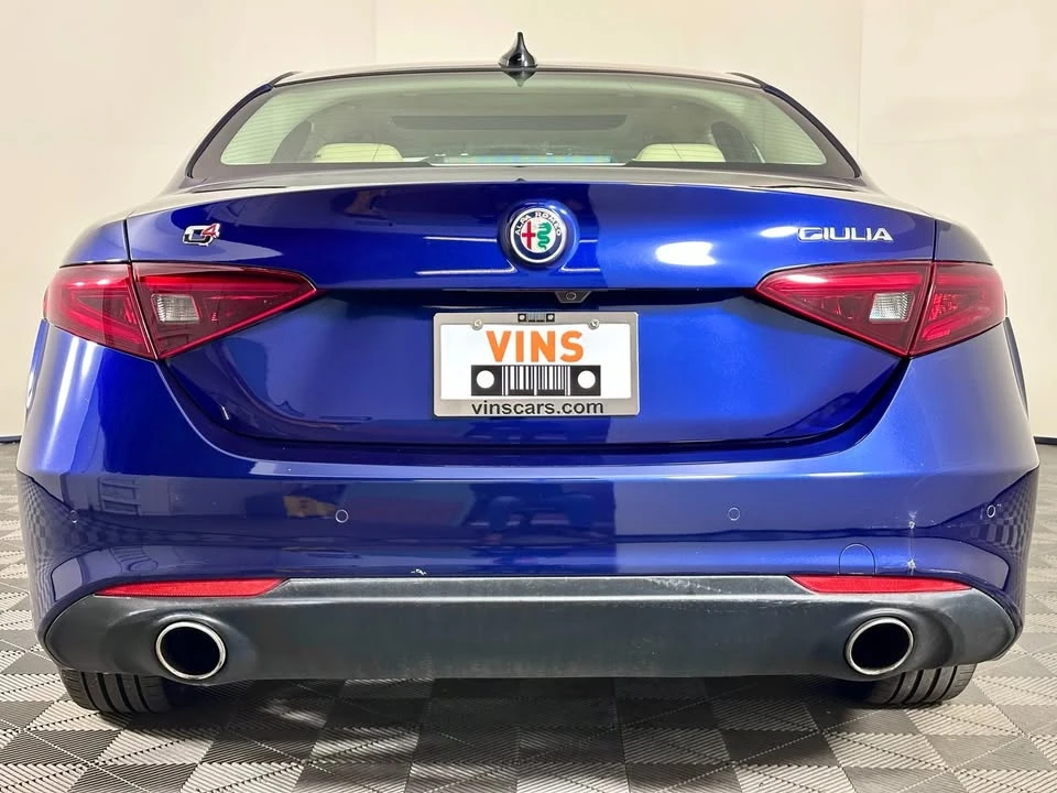 2017 Alfa Romeo Giulia - Image 5 of 15