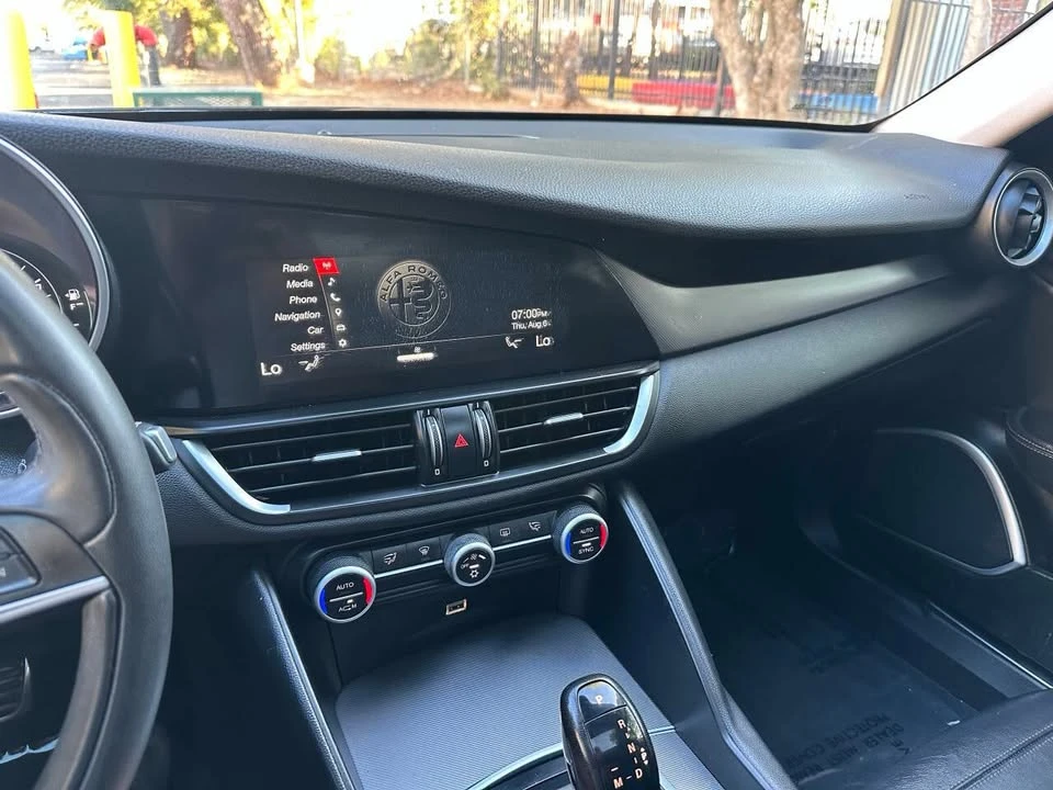 2017 Alfa Romeo Giulia - Image 15 of 20