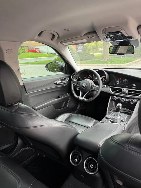 2017 Alfa Romeo Giulia - Image 7 of 15