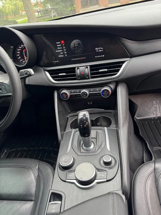 2017 Alfa Romeo Giulia - Image 11 of 15