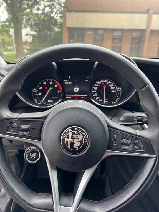 2017 Alfa Romeo Giulia - Image 10 of 15