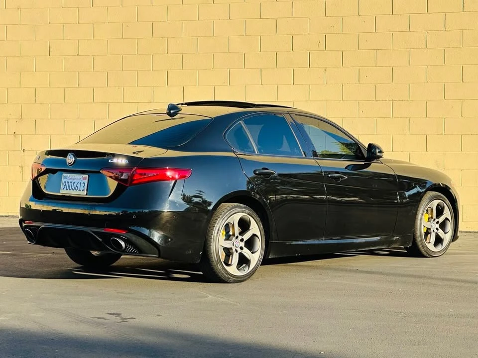 2017 Alfa Romeo Giulia - Image 8 of 20
