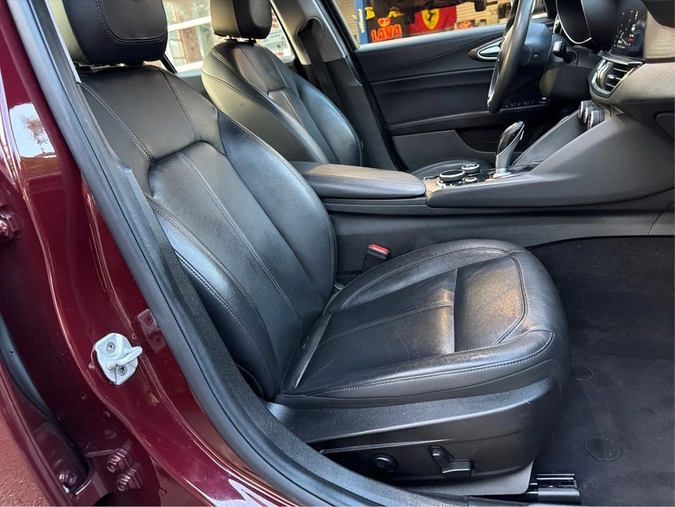 2017 Alfa Romeo Giulia - Image 19 of 20