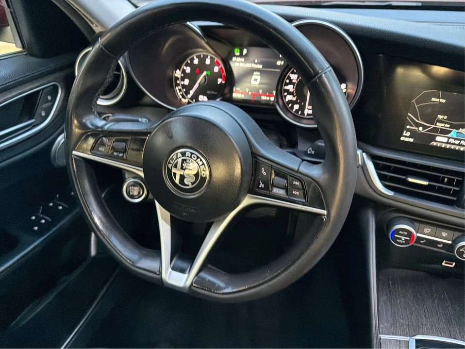 2017 Alfa Romeo Giulia - Image 17 of 20