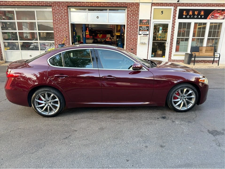 2017 Alfa Romeo Giulia - Image 8 of 20