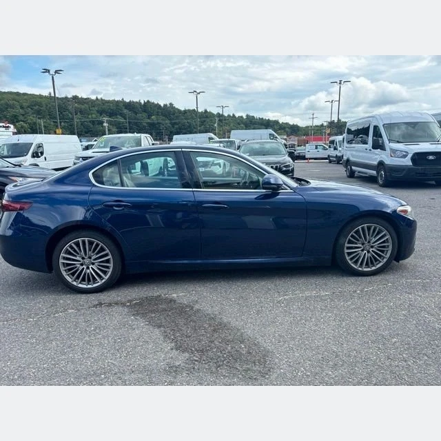 2017 Alfa Romeo Giulia - Image 8 of 12