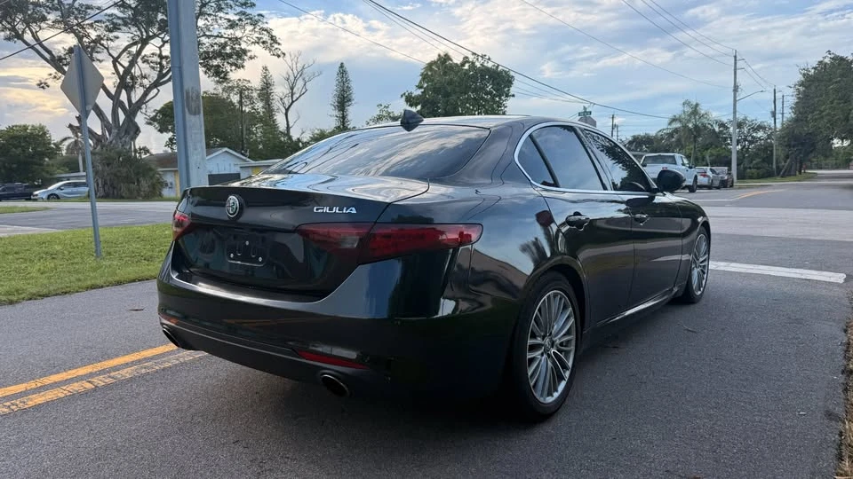 2017 Alfa Romeo Giulia - Image 4 of 10