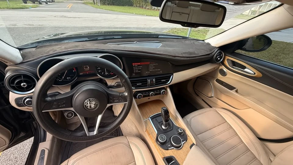 2017 Alfa Romeo Giulia - Image 10 of 10