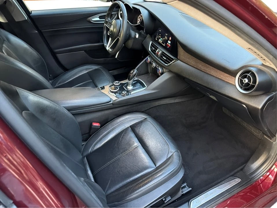 2017 Alfa Romeo Giulia - Image 15 of 20
