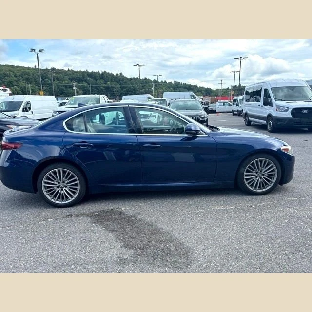 2017 Alfa Romeo Giulia - Image 8 of 12