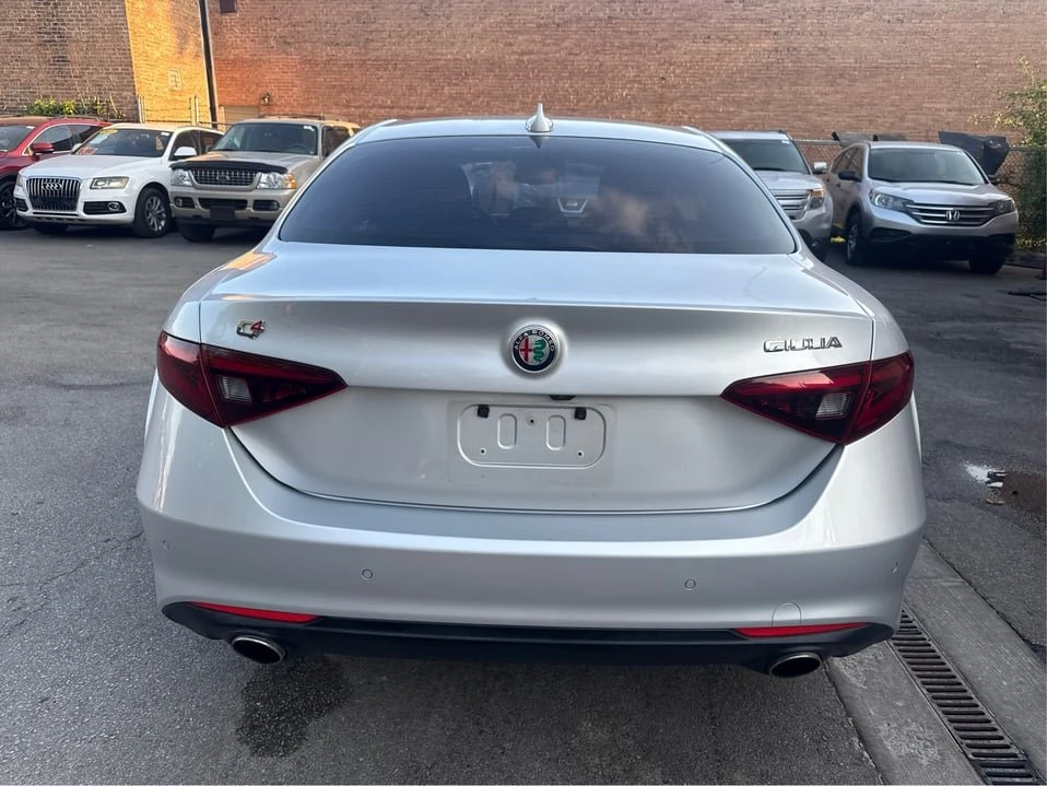 2017 Alfa Romeo Giulia - Image 5 of 20