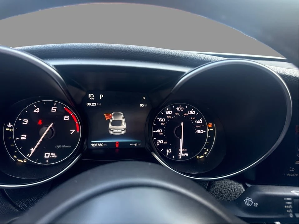 2017 Alfa Romeo Giulia - Image 16 of 20