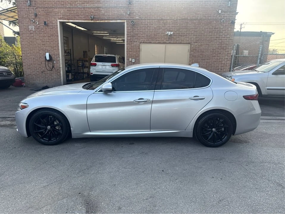 2017 Alfa Romeo Giulia - Image 8 of 20