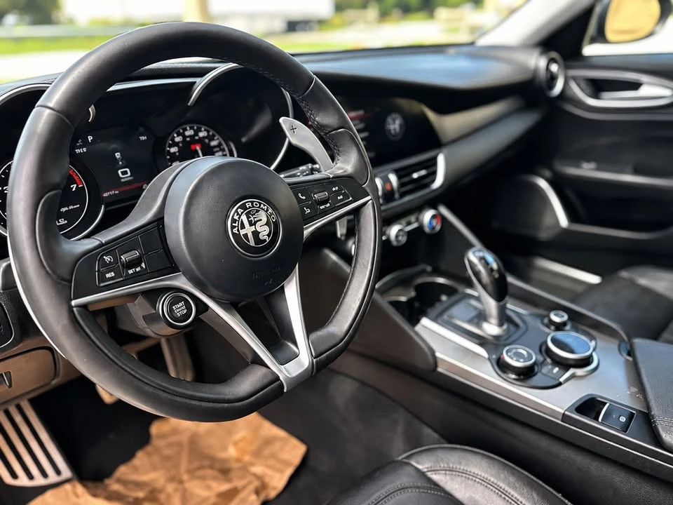 2017 Alfa Romeo Giulia - Image 8 of 16