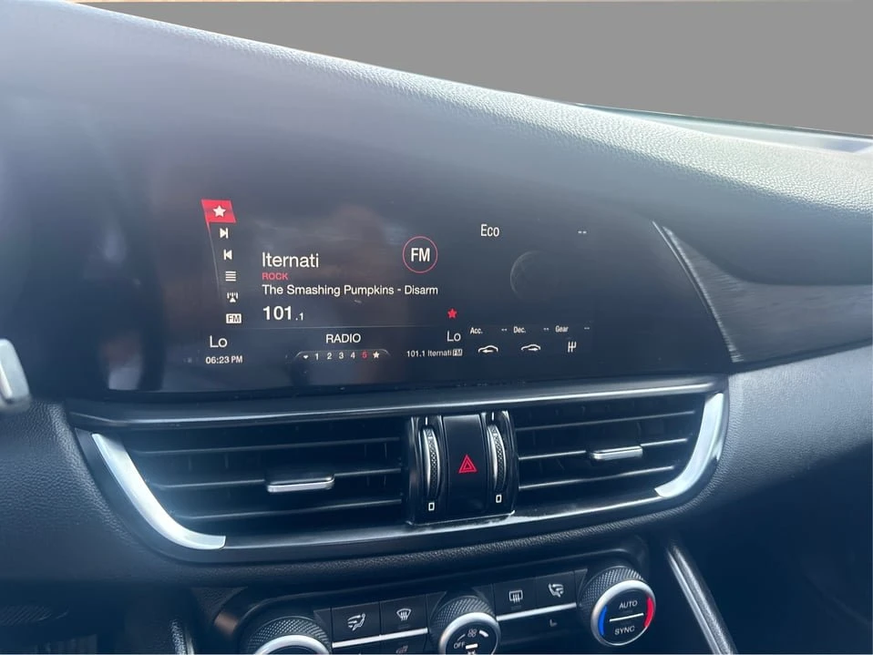 2017 Alfa Romeo Giulia - Image 13 of 20