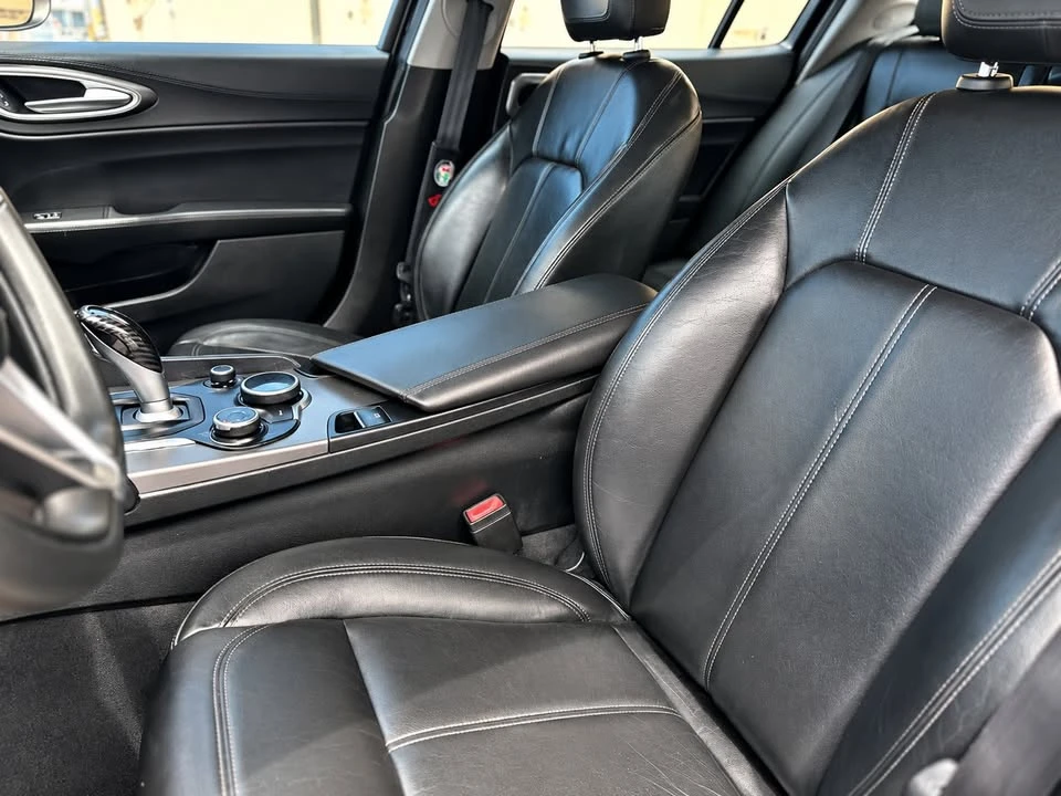 2017 Alfa Romeo Giulia - Image 15 of 16