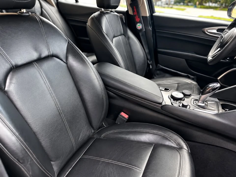 2017 Alfa Romeo Giulia - Image 13 of 16