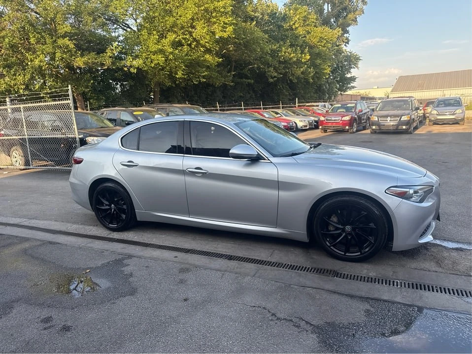 2017 Alfa Romeo Giulia - Image 7 of 20