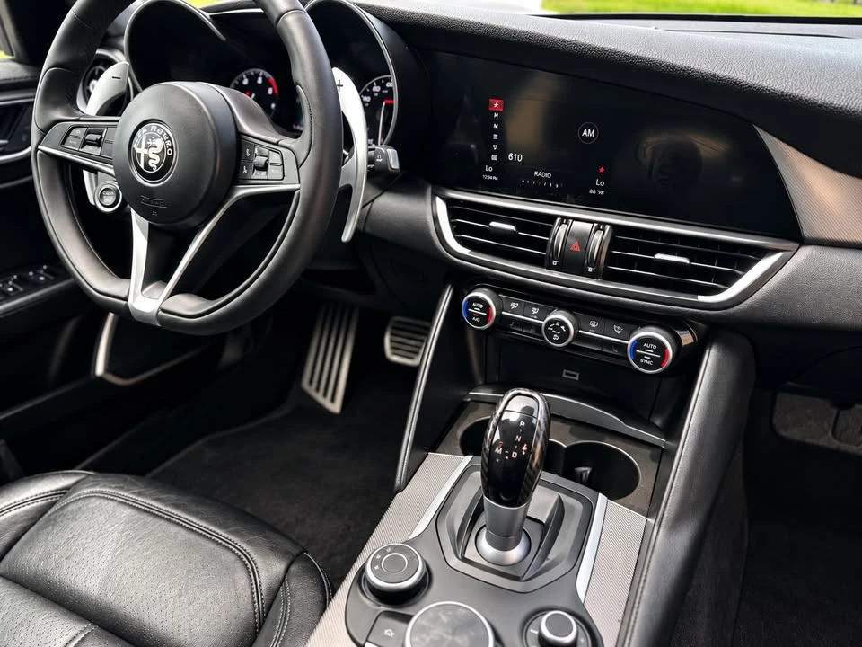 2017 Alfa Romeo Giulia - Image 12 of 16
