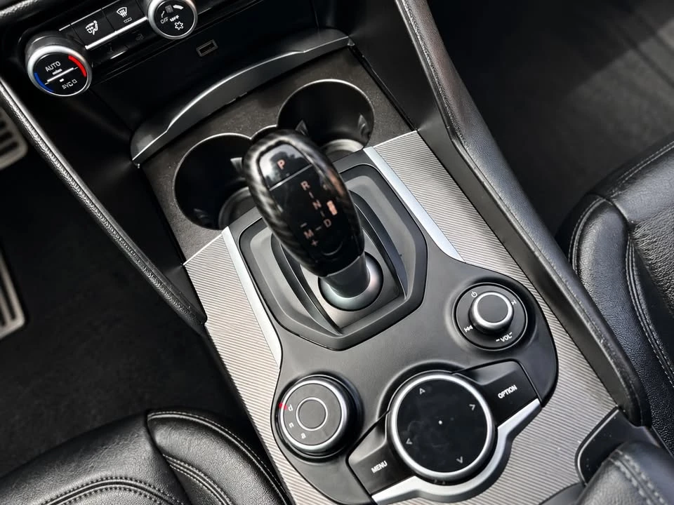 2017 Alfa Romeo Giulia - Image 11 of 16