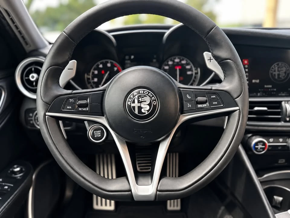 2017 Alfa Romeo Giulia - Image 9 of 16