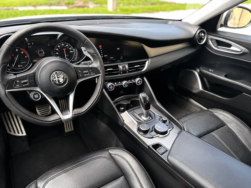 2017 Alfa Romeo Giulia - Image 10 of 16