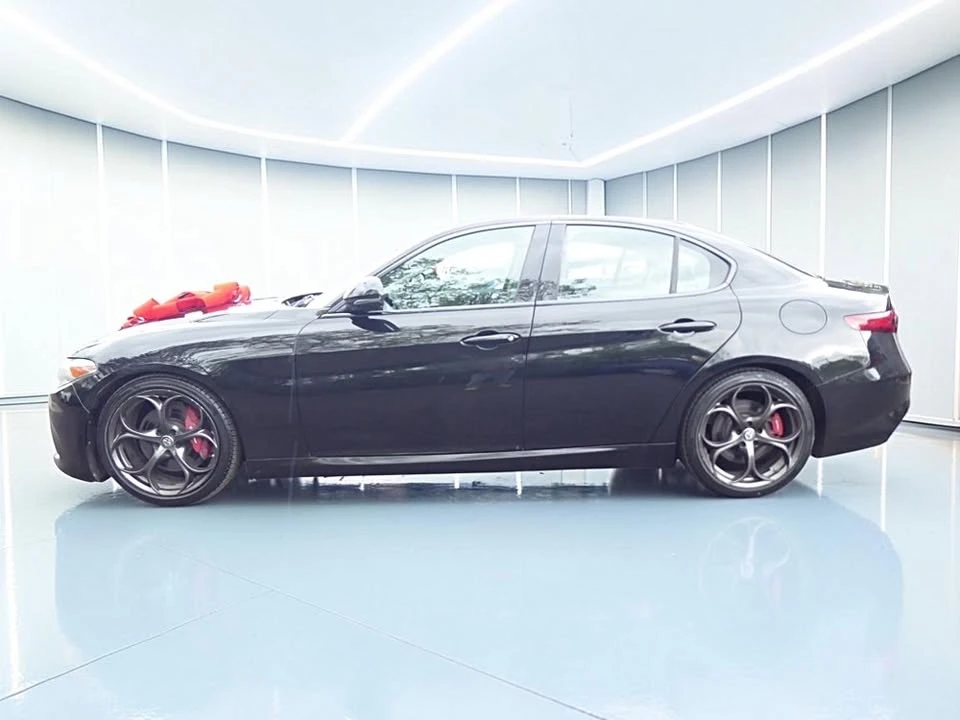 2017 Alfa Romeo Giulia - Image 5 of 14