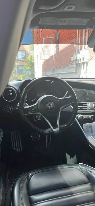 2017 Alfa Romeo Giulia - Image 6 of 7