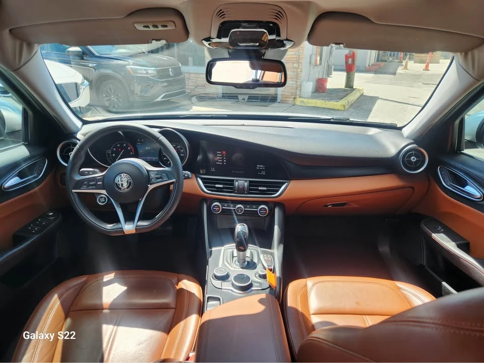 2017 Alfa Romeo Giulia - Image 8 of 9