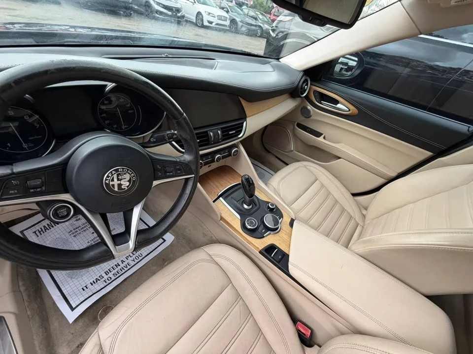 2017 Alfa Romeo Giulia - Image 9 of 16