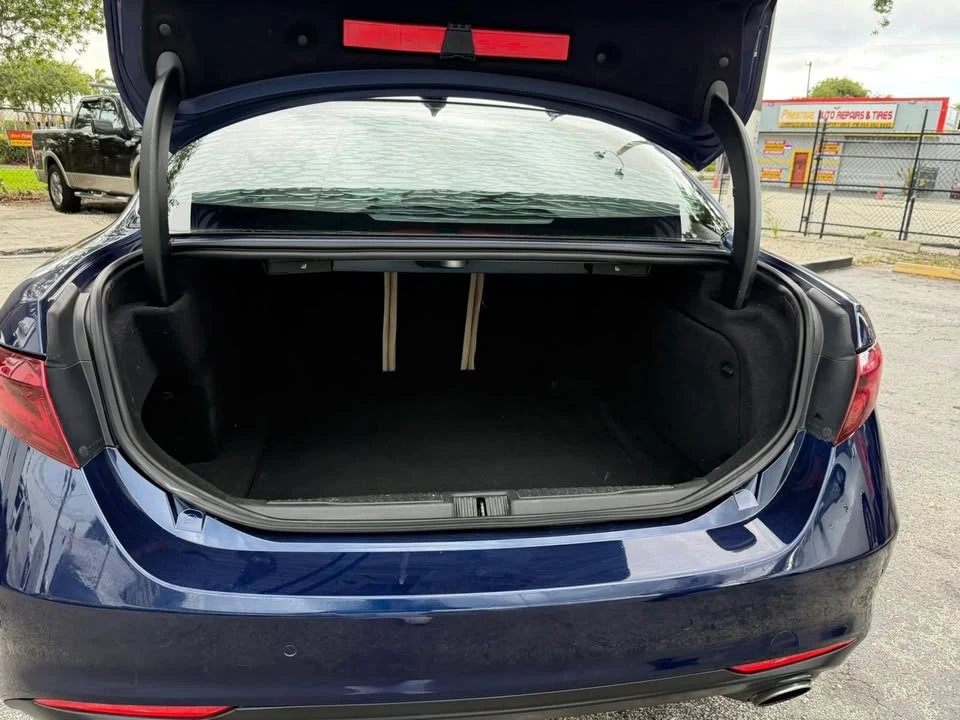 2017 Alfa Romeo Giulia - Image 15 of 16