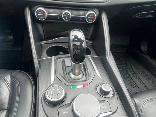 2017 Alfa Romeo Giulia - Image 13 of 14