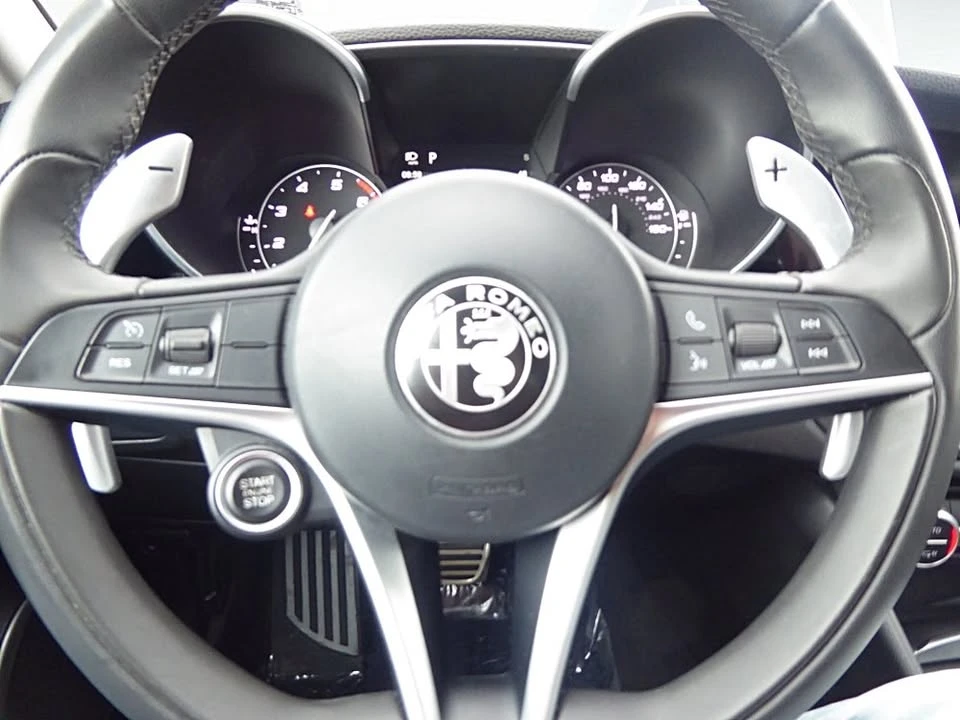 2017 Alfa Romeo Giulia - Image 6 of 14