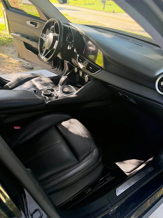 2017 Alfa Romeo Giulia - Image 13 of 20