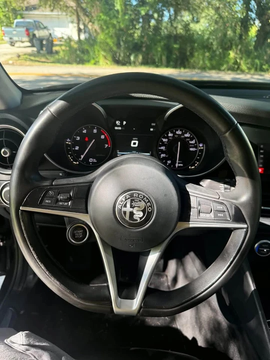 2017 Alfa Romeo Giulia - Image 19 of 20
